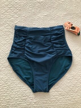 Shapermint swim bottom. Size large.NWT